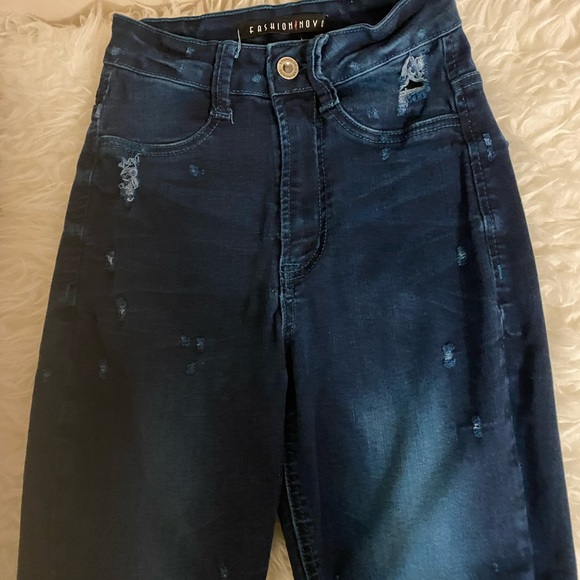 Fashion nova size 1 skinny ripped jeans - Picture 2 of 6